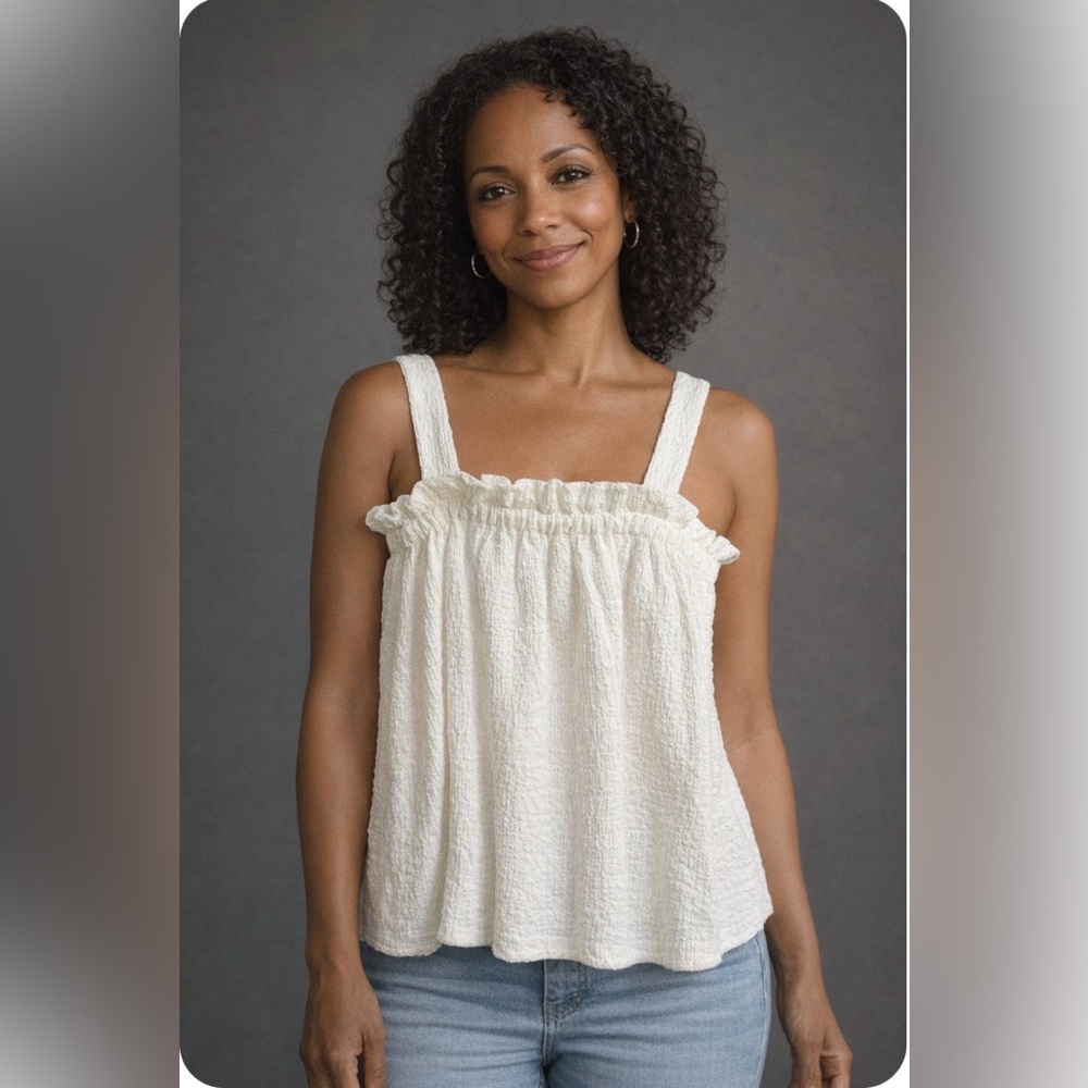 🔥Elegant White Flowy Top- S to L sizing